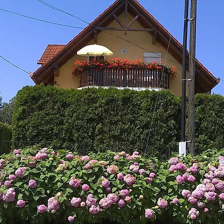 Apartment Akacfa Hortenzia
