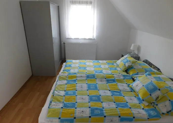 Akacfa Hortenzia Apartment *